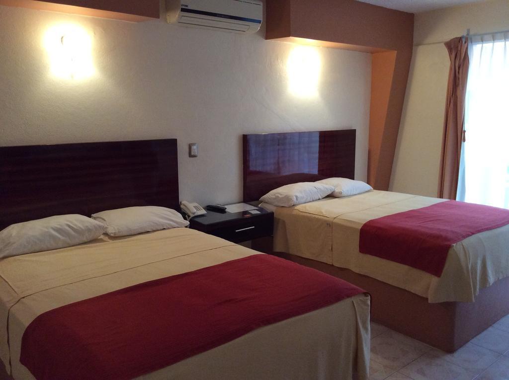 Hotel La Media Luna Inn Huejutla de Reyes Habitación foto