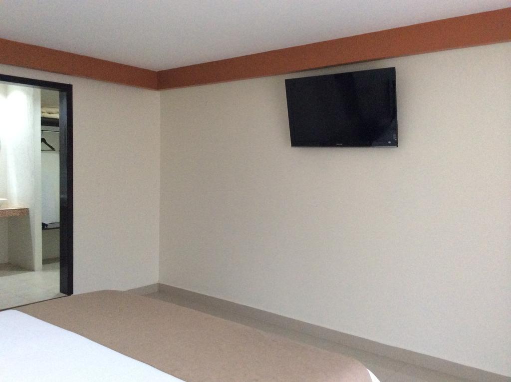 Hotel La Media Luna Inn Huejutla de Reyes Habitación foto