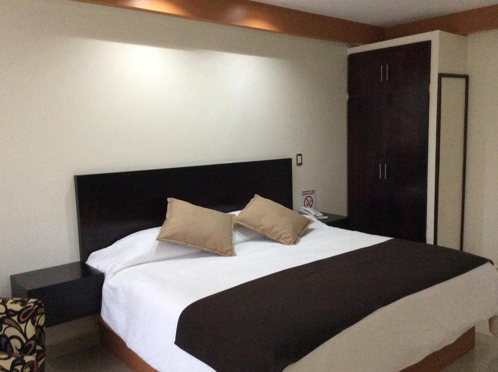 Hotel La Media Luna Inn Huejutla de Reyes Habitación foto